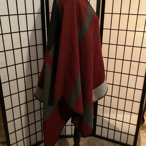 Cape - Picture 6 of 6